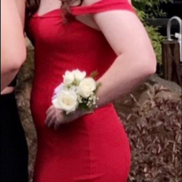 Red mermaid style dress - Picture 8 of 8